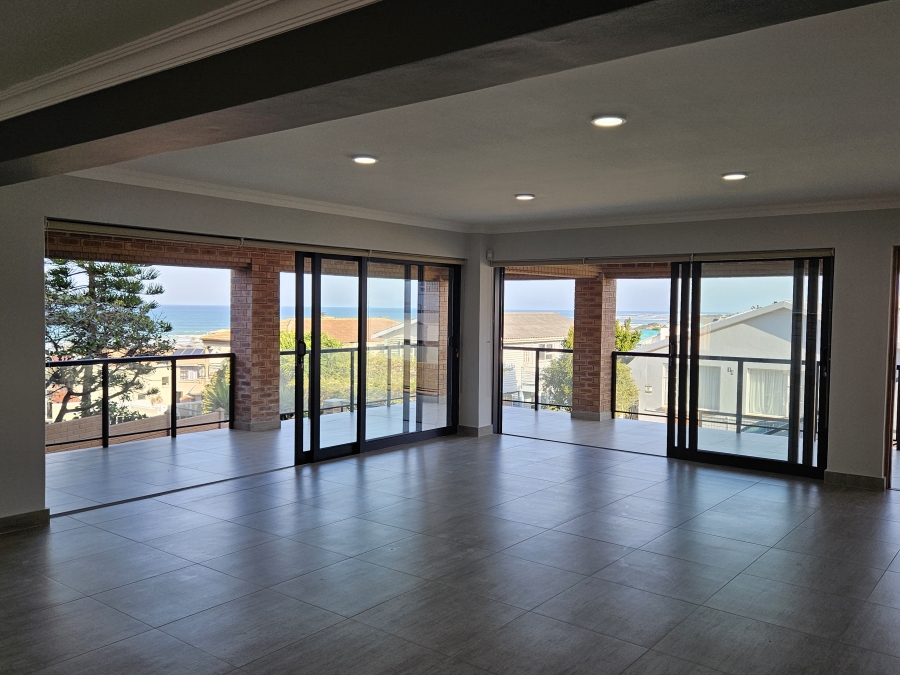 4 Bedroom Property for Sale in Wavecrest Eastern Cape